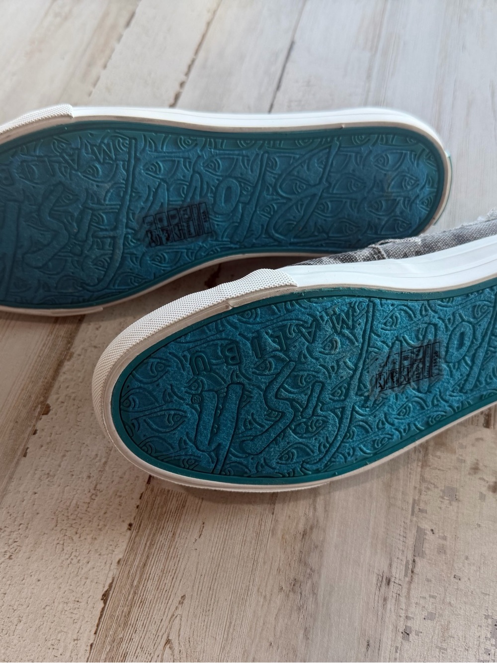 Casual Slip-On Women's Sneakers in Grey Animal Print size 7.5 - Picture 4 of 6